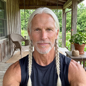 Holt Combs profile portrait